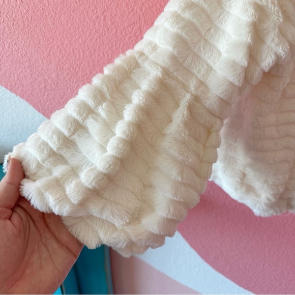 Francesca's Harper Heritage Faux Fur Jacket Medium - Picture 6 of 8